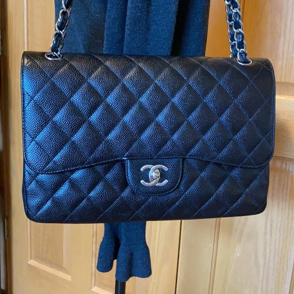 A115- 💯 % authentic Chanel classic jumbo double-flap - Picture 5 of 17